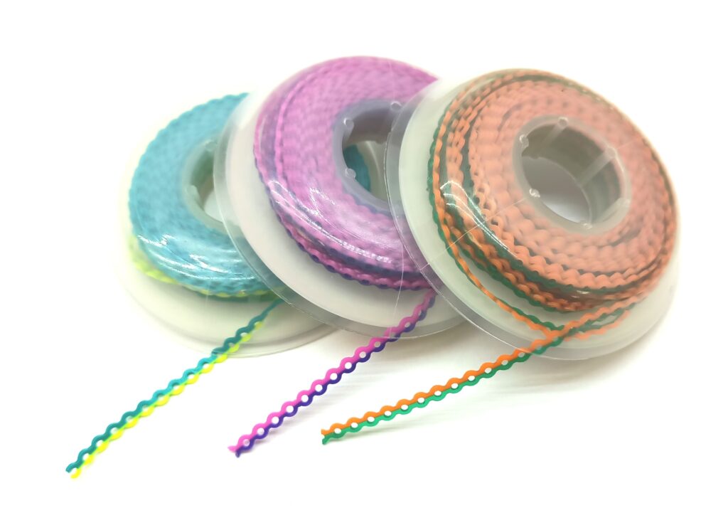 Dual color orthodontic power chain